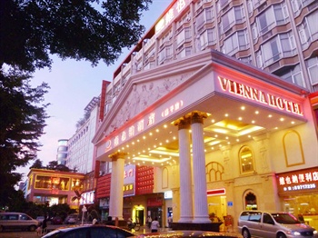 维也纳酒店(深圳龙岗中心城盛平店)外观--夜景图片