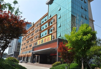 速8酒店（烟台莱山区迎春大街店）酒店外景图片