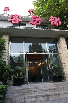 北京香山红叶马术俱乐部门口图片