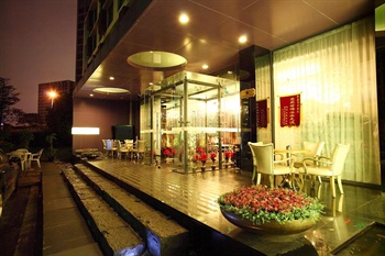富驿时尚酒店（上海世博展览馆店）酒店外观图片