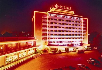 桂林桂星酒店酒店夜晚全貌图片