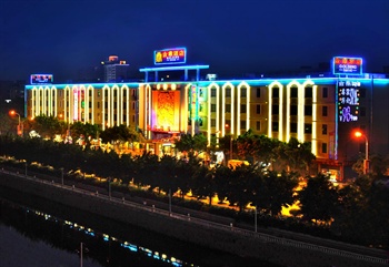 广州金鼎酒店酒店外观夜间远景图片