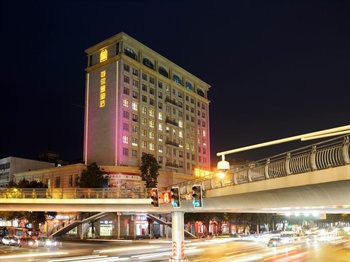 绵阳菲尔德酒店酒店外观-夜景图片