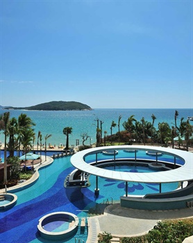 三亚亚龙湾海景国际度假酒店（原亚龙湾假日）山盟海誓碧池畔图片