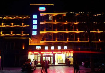 济宁星程酒店外观-夜景图片