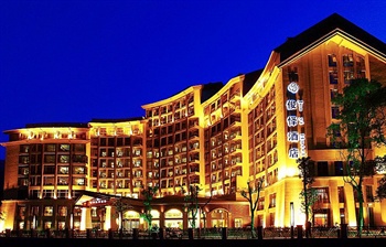 重庆南川俊怿酒店（金佛山）酒店夜景图片